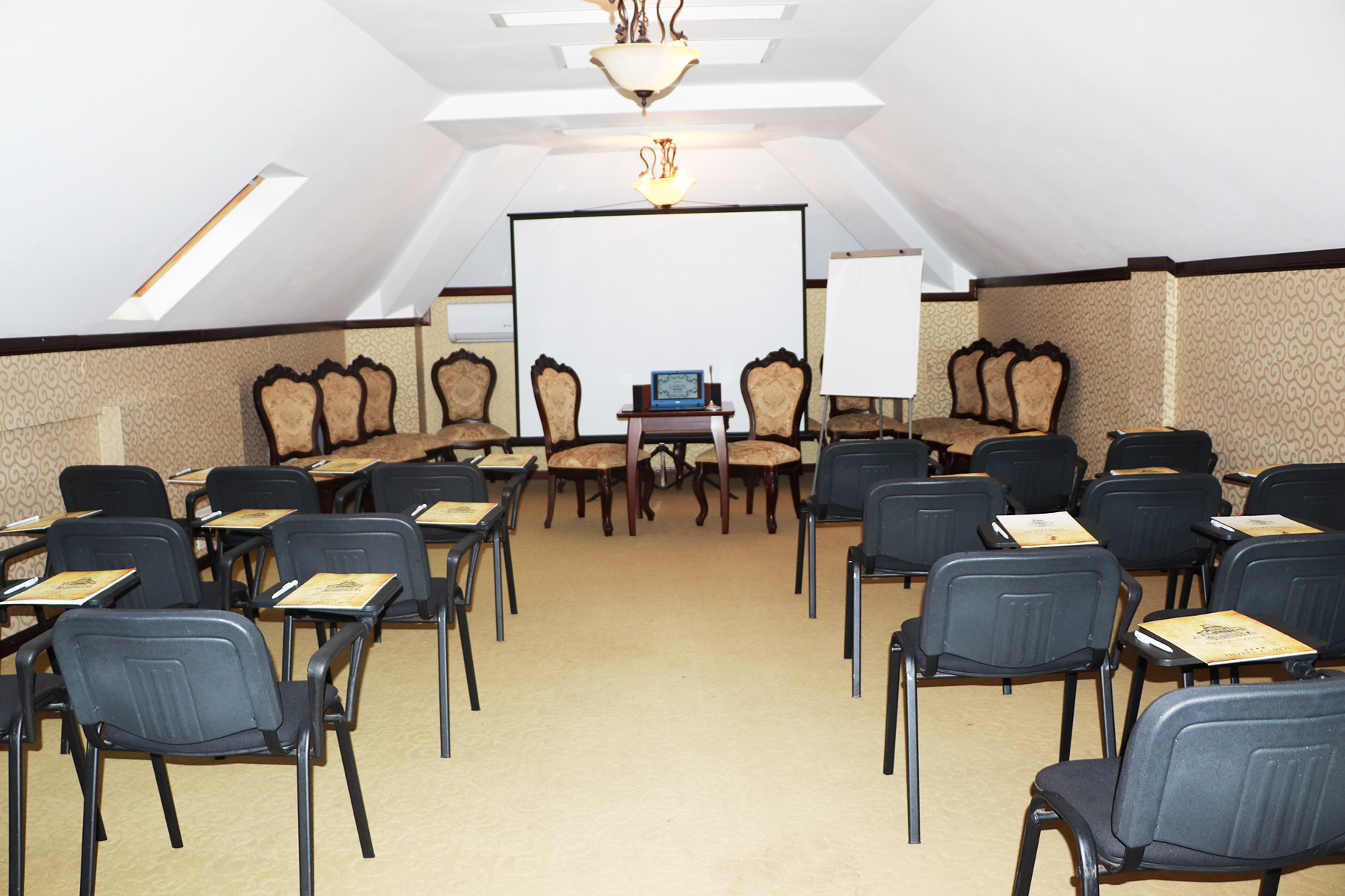 SALA FERDINAND HOTEL CAROL